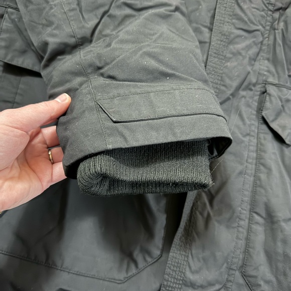 SOLD * Men’s HELLY HANSEN Winter Jacket - Picture 2 of 9